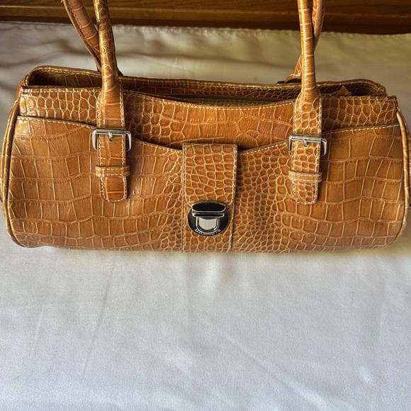 Liz Claiborne’s Tan Crocodile Pattern Tan Handbag - Picture 3 of 17